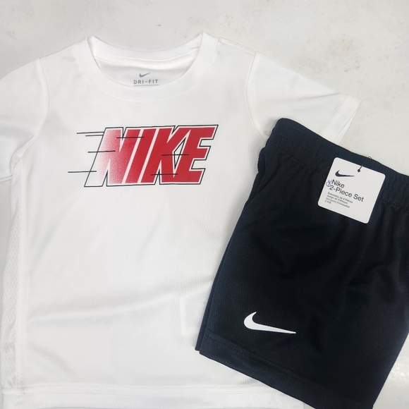 🆕️ Nike Tee & Shorts - Picture 2 of 5